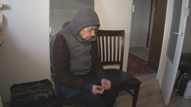 Sergančiai vienišai senolei prireikus skubios pagalbos socialinė darbuotoja atkirto, kad savaitgaliais nedirba