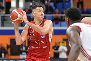 Sveikstančio A. Gudaičio akivaizdoje Milano ekipą į priekį toliau tempia veteranas L. Scola