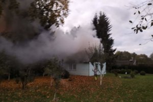 Šilutės r. ugnis prarijo dviejų savininkų valdą – vienas neteko sąmonės, įtariamas padegimas