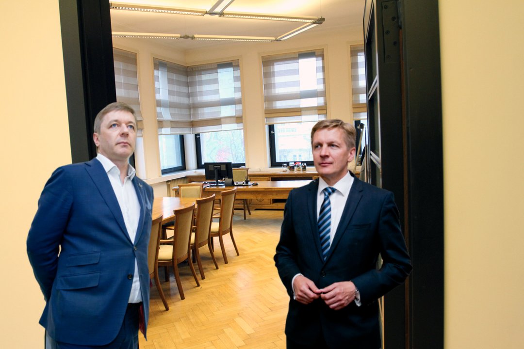 Į ministro kėdę patyliukais taikiusį R. Karbauskio favoritą pasivijo nauji skundai
