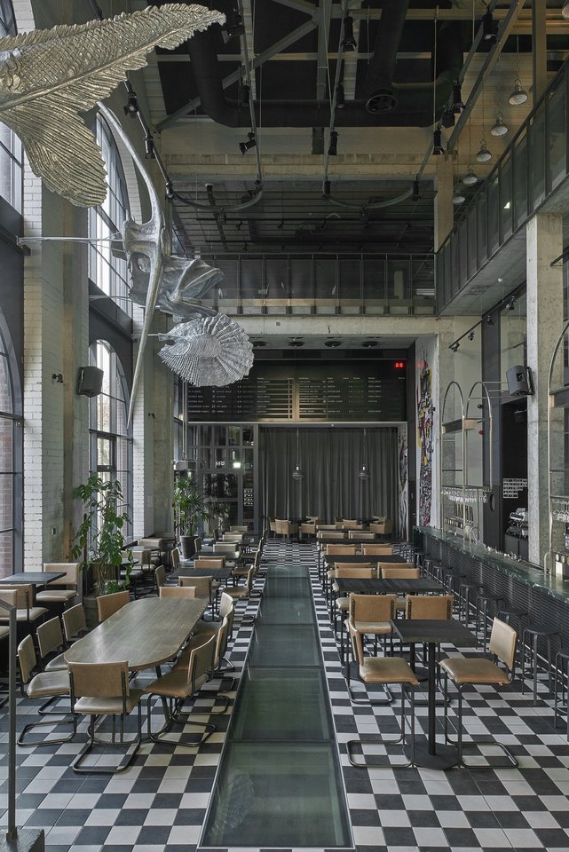 Sidabrą už interjero dizainą iškovojusio gastrobaro šeimininkė M. Feser įsitikinusi, kad interjeras i formuoja baro idėją ir atmosferą.<br>D.Petrulaičio nuotr.