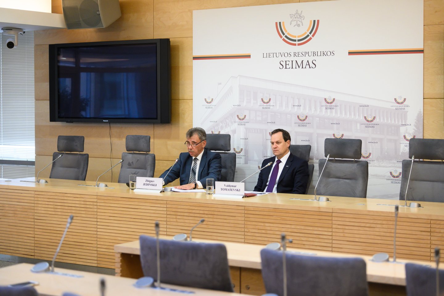 Pirmadienį Seime LLRA-KŠS surengė konferenciją „Dėl socialinių projektų vykdymo, bankų aktyvų apmokestinimo ir politinių aktualijų“.<br>V.Skaraičio nuotr.
