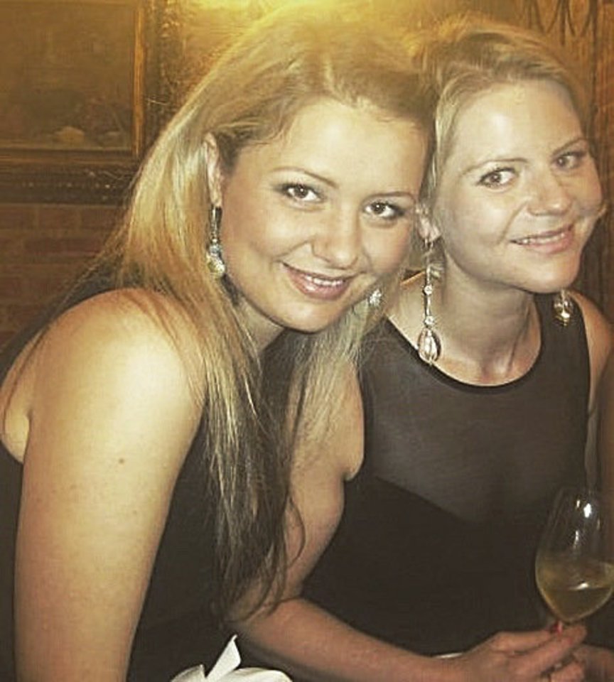  Beata Nicholson su seserimi Odeta.<br> Socialinio tinklo nuotr.