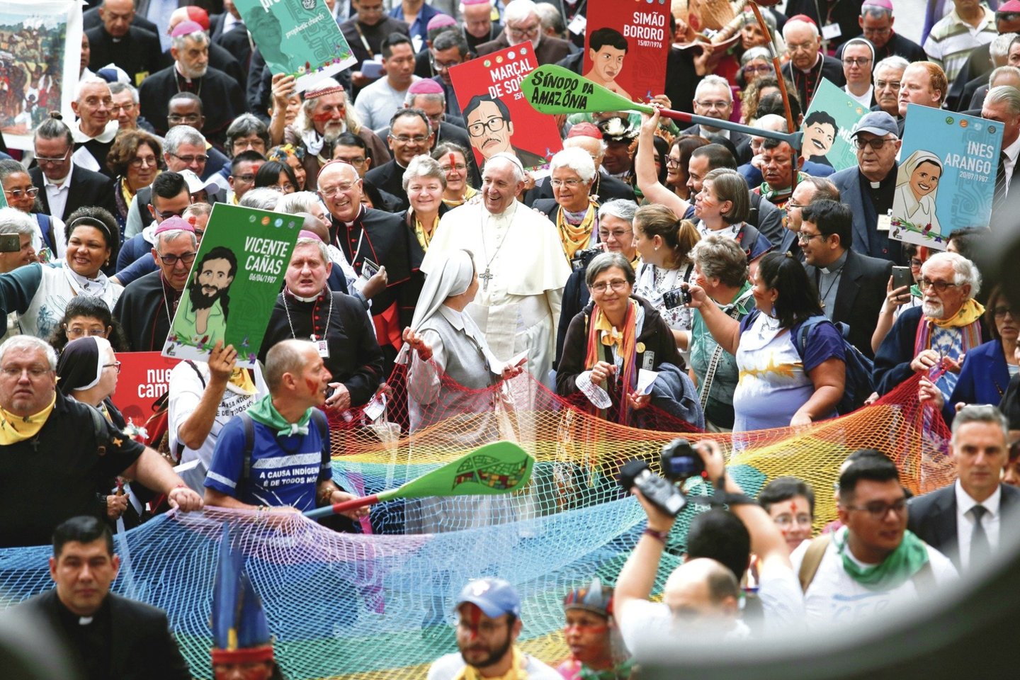 Vatikane sekmadienį susirinko pasaulio krikščioniškojo mokymo lyderiai bei Amazonės regiono bendruomenių vadai.<br>„Reuters“/„Scanpix“ nuotr.