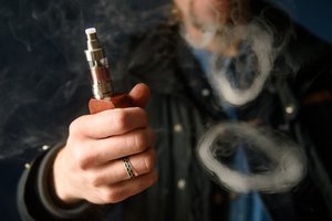 Elektroninės cigaretės – draudimų šalininkams mesta licencijų idėja