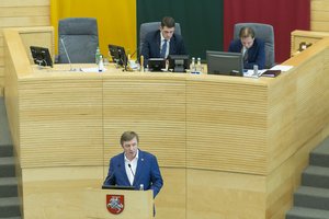 Opozicijos lyderis R. Karbauskiui siūlo pačiam užimti Seimo pirmininko postą, šis atsakė kandžia replika