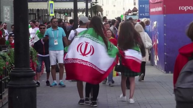 Griežta Irano pozicija – moterys futbolo stadionuose pamina religines vertybes
