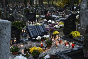 Kad Vėlinių dieną nuotaika jums nesubjurtų: svarbiausi dalykai kapinėse