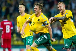 Futbolo rinktinės lyderis A. Novikovas mąsto apie pergales: „Jau norisi nudžiuginti mūsų fanus“