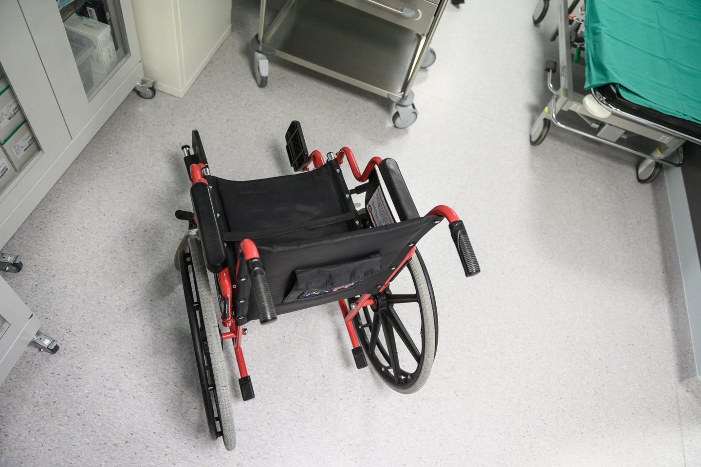 Santaros klinikų Skausmo medicinos centras vežimėlis neįgaliesiems neįgalius ligoninė<br>V.Skaraičio nuotr.