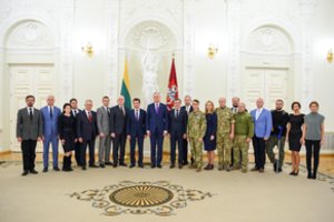 G. Nausėda susitiko su Dniepropetrovsko srities delegacija ir Lietuvoje gydomais Ukrainos kariais
