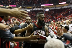 „Rockets“ ir Kinijos konfliktas tęsiasi: šalyje suimtas NBA klubo gerbėjas