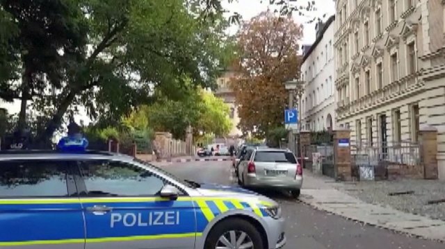 Vokietijoje prie sinagogos surengtos šaudynės, žuvo du žmonės