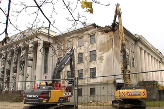 Skundžiasi dėl su žeme lyginamų Profsąjungų rūmų – tuomet reiktų nugriauti pusę Lietuvos