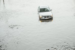 Klaipėdą skandino galinga liūtis, tvino gatvės