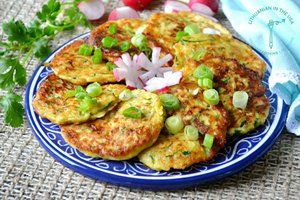 Cukinijų blyneliai su sūriu tiks ir pietums, ir vakarienei