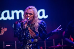 Grupė „Queens of Roses“ koncerto metu pristatė naują programą bei seksualų sceninį įvaizdį