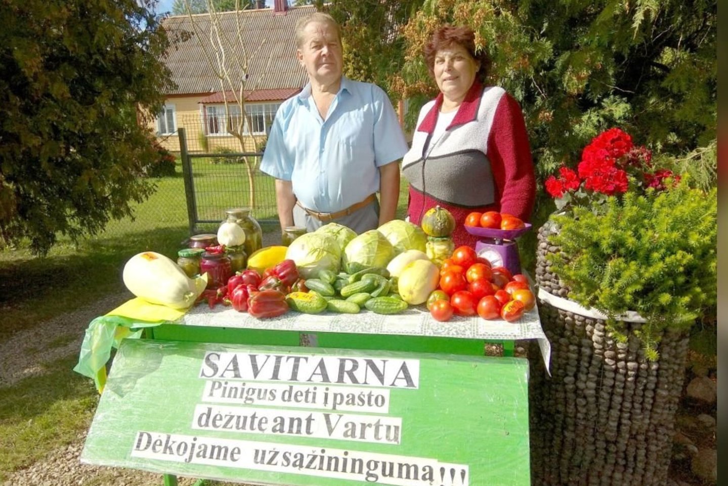 Krakių seniūnijos Milvydų kaime gyvenantys ūkininkai Jonas ir Angelė Jagminai stebina visus savo požiūriu į ūkininkavimą, prekybą ir žmones.<br>D.Kuprijanovo nuotr.