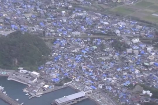 Mėlyna ne tik jūra – Japonijoje namų stogai pakeitė spalvą