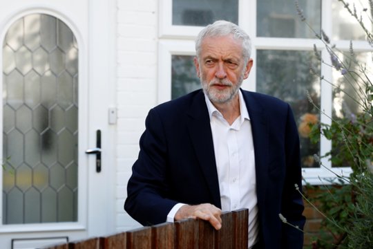 Didžiosios Britanijos leiboristai pritartų naujiems rinkimams lapkričio 26-ąją