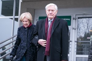 V. Adamkus apie ligoninėje slaugomą žmoną Almą: viskas matosi iš veido