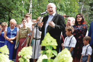 Dar neįvykus rinkimams J. Kaczynskis džiaugiasi – išsipildys jo planas