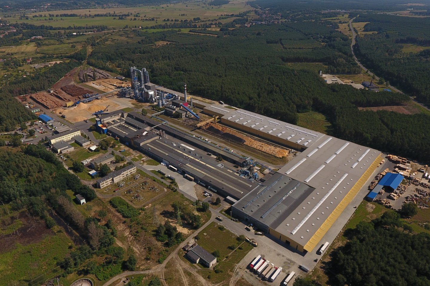 „Homanit“ savo produkciją baldų gamintojams Lietuvoje tiekia iš dviejų gamyklų Lenkijoje.<br>Bendrovės nuotr.