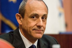 E. Messinos kelionė namo – neišsipildžiusi svajonė ir didžiulis milijonieriaus G. Armani pasitikėjimas