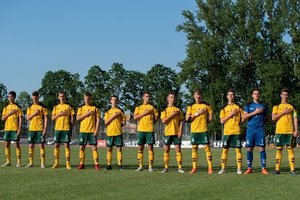 Lietuvos 19-mečiai futbolininkai 8 įvarčių skirtumu pralaimėjo serbams
