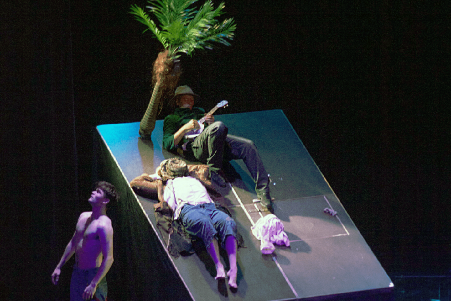 Scena iš spektaklio „Tomo Sojerio nuotykiai“.