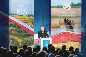 Rinkimai Lenkijoje: valdžios  skandalai nė motais, kai byra pasakiškos socialinės išmokos