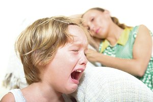 Istorijos apie Lietuvos aukles šiurpina: garsūs tėvai įtaria, kad svaigino jų vaikus