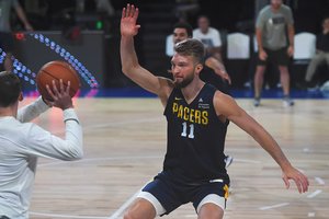 Galingai po krepšiu kovojęs D. Sabonis padėjo „Pacers“ švęsti dar vieną pergalę