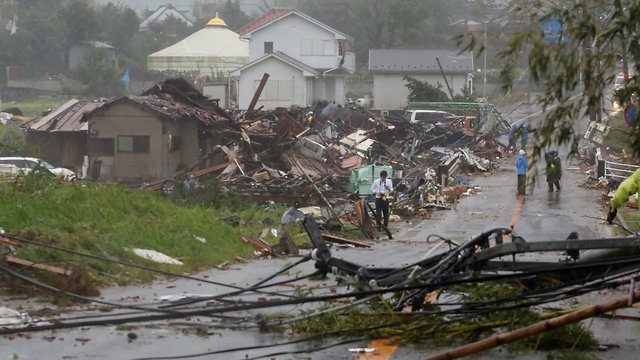 Vaizdai iš taifūnui besiruošiančios Japonijos: jau dabar paskelbtas aukščiausias pavojaus lygis