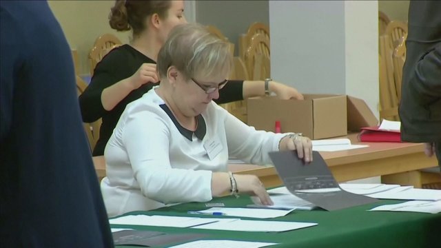 Lenkijoje – parlamento rinkimai: apžvalgininkai įžvelgia intrigą