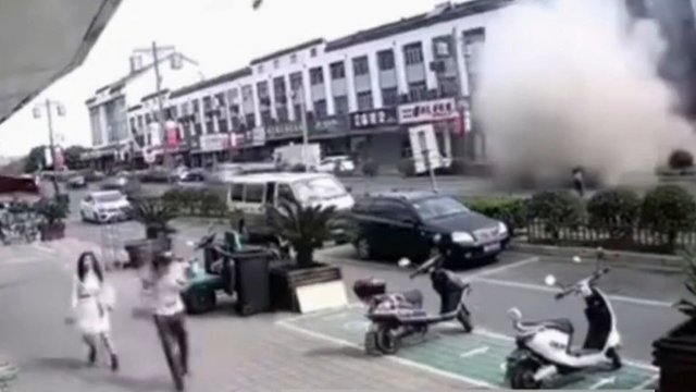 Paviešintas šiurpus įrašas: kamera užfiksavo galingą sprogimą restorane