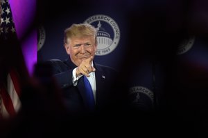 D. Trumpas skelbia apie rengiamas „galingas“ sankcijas Turkijai