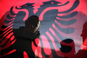 Kosove balsadėžes atidarę pareigūnai atsidūrė ligoninėje