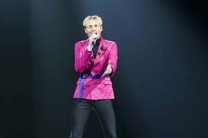 Gabrielius Vagelis pristato naują singlą „Išskleisk rankas“