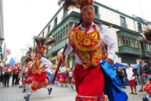 Peru ant karnavalo dalyvių užgriuvus stogui žuvo šeši žmonės