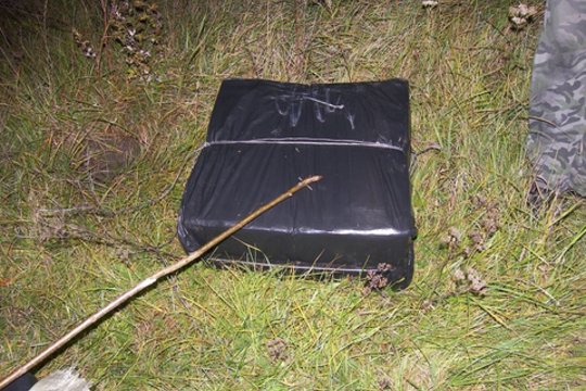 Šalčios upe plaukė 2 tūkst. pakelių cigarečių kontrabanda