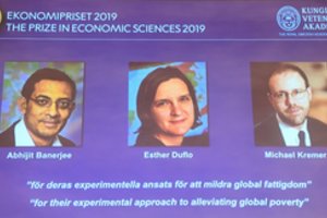 Nobelio ekonomikos premija už skurdo tyrimus atiteko 3 mokslininkams