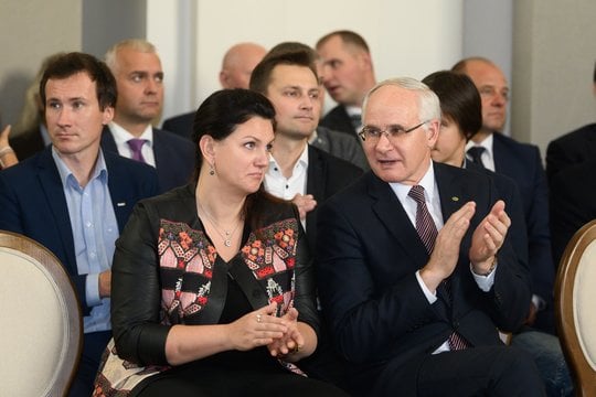 Švietimo, mokslo ir sporto ministras A.Monkevičius bei viceministrė K.Tiesnesytė<br> V.Skaraičio nuotr.