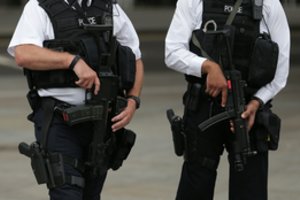 Išpuolį Londone prie parlamento rūmų įvykdęs vyras įkalintas iki gyvos galvos