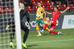 Du įvarčius per penkias minutes praleidę lietuviai nusileido serbams