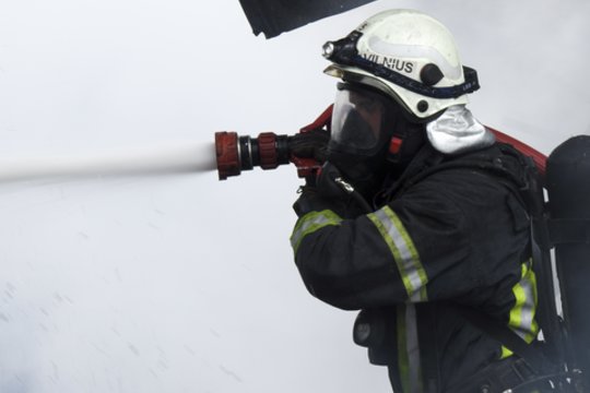 Šilalės r. užsiliepsnojo mūrinis namas