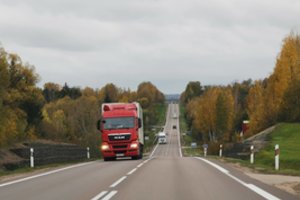 Mažieji vežėjai varomi į neviltį: mokesčio didinimas jų verslui bus paskutinis 