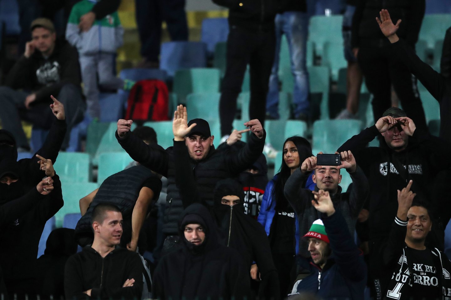 Bulgarijos futbolo sirgalių išsišokimas sulaukė rimtos tiek šalies, tiek ir UEFA reakcijos ir kritikos.<br>AFP/Scanpix nuotr.
