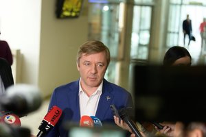 R. Karbauskis opozicijos veiksmus pavadino spjūviu ir pažadėjo – jų laukia siurprizas