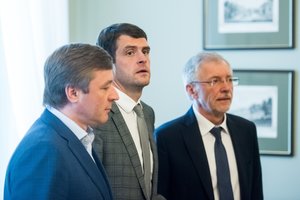 Valdančiųjų rokiruotės: vicepirmininko R. Žemaitaičio postą pažadėjo R. Andrikiui?